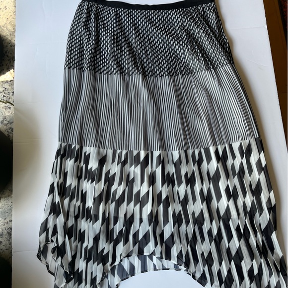 Monochrome Patterned A-Line Skirt - Picture 1 of 6